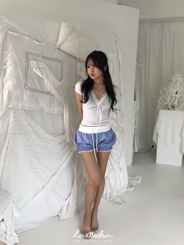 蕾絲滾邊襯衫條紋短褲